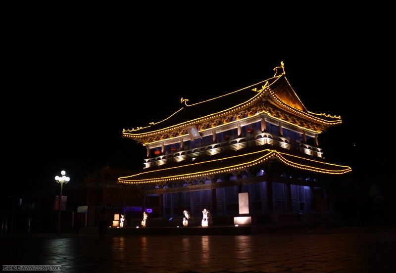 狮子楼旧影：傍晚灯火与老城街景